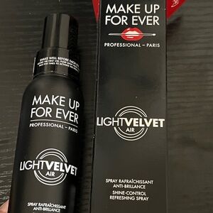 Make up for ever light velvet air shine control spray Setting spray